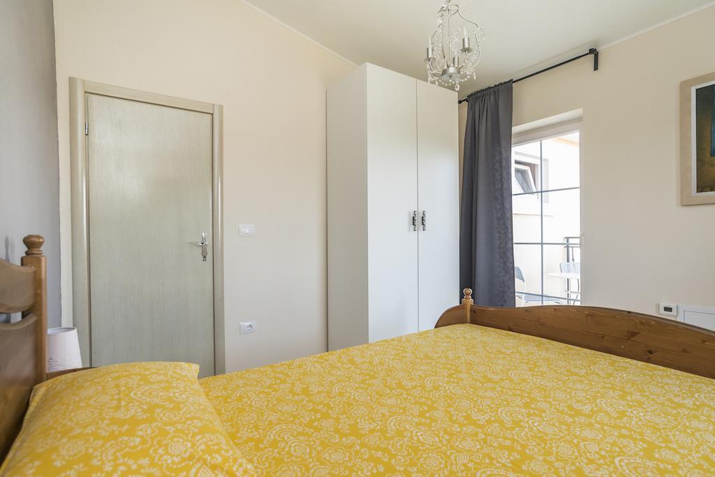Apartments & Rooms Buoni Amici Murine Quarto foto