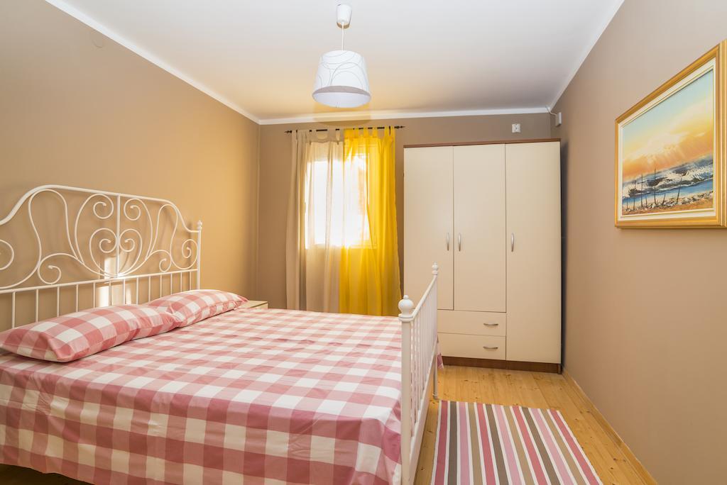 Apartments & Rooms Buoni Amici Murine Quarto foto