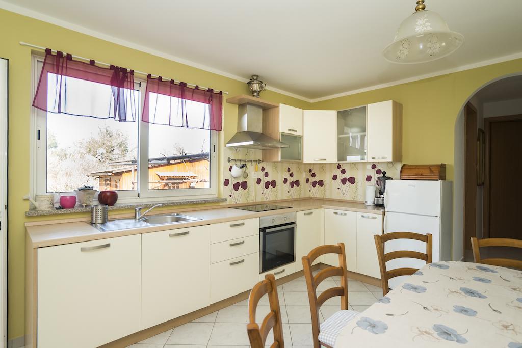 Apartments & Rooms Buoni Amici Murine Quarto foto
